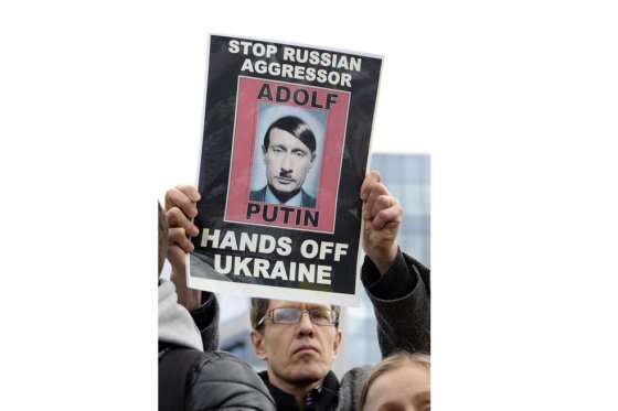 Una manifestación, en Bruselas, en contra de las acciones de Rusia en Crimea. / AFP