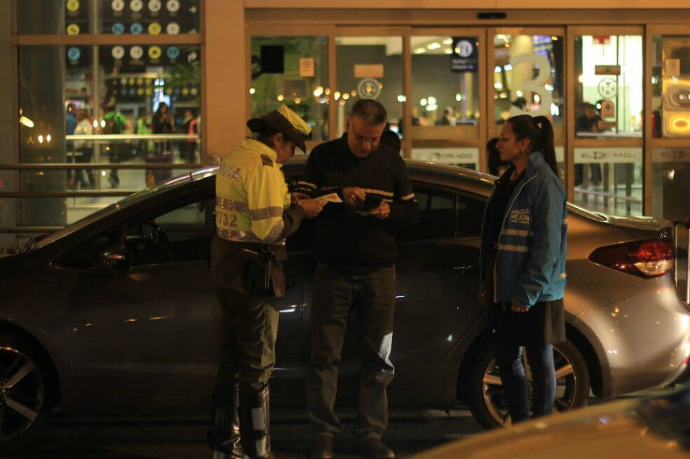 Inmovilizan 13 carros particulares por prestar servicios de transporte con apps en Bogotá