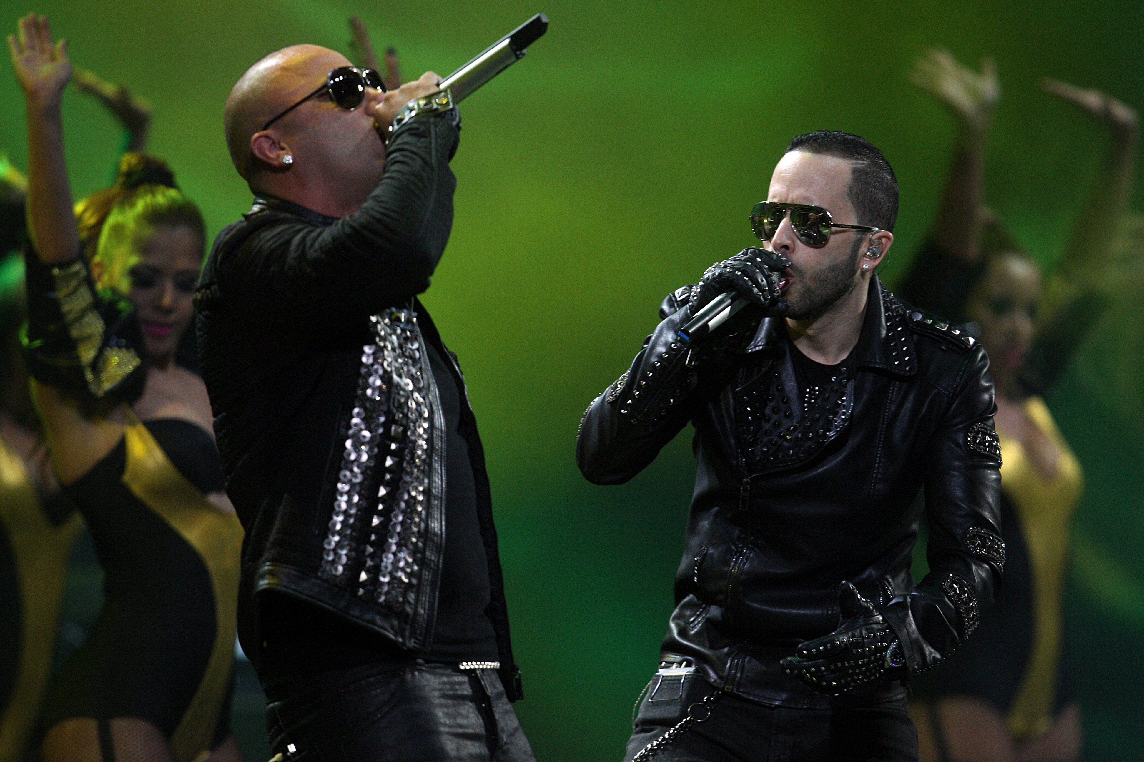 Wisin y Yandel y más artistas en el Metroconcierto del Carnaval de Barranquilla.