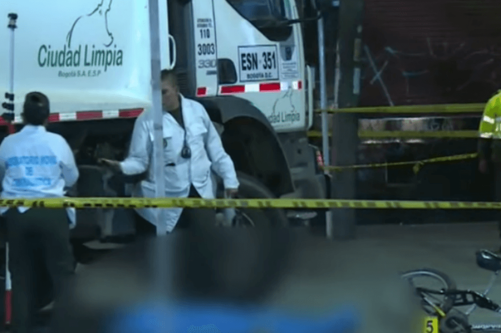 Muere ciclista tras chocar con un camión de basura en el sur de Bogotá