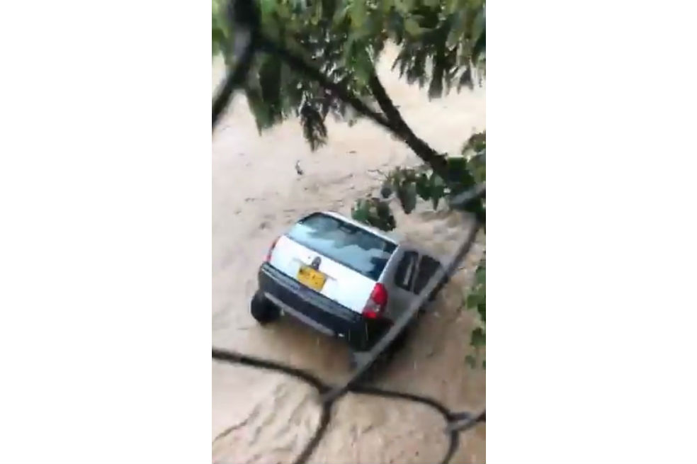 La quebrada Santa Elena, en Medellín, se desbordó por segunda vez en menos de un mes