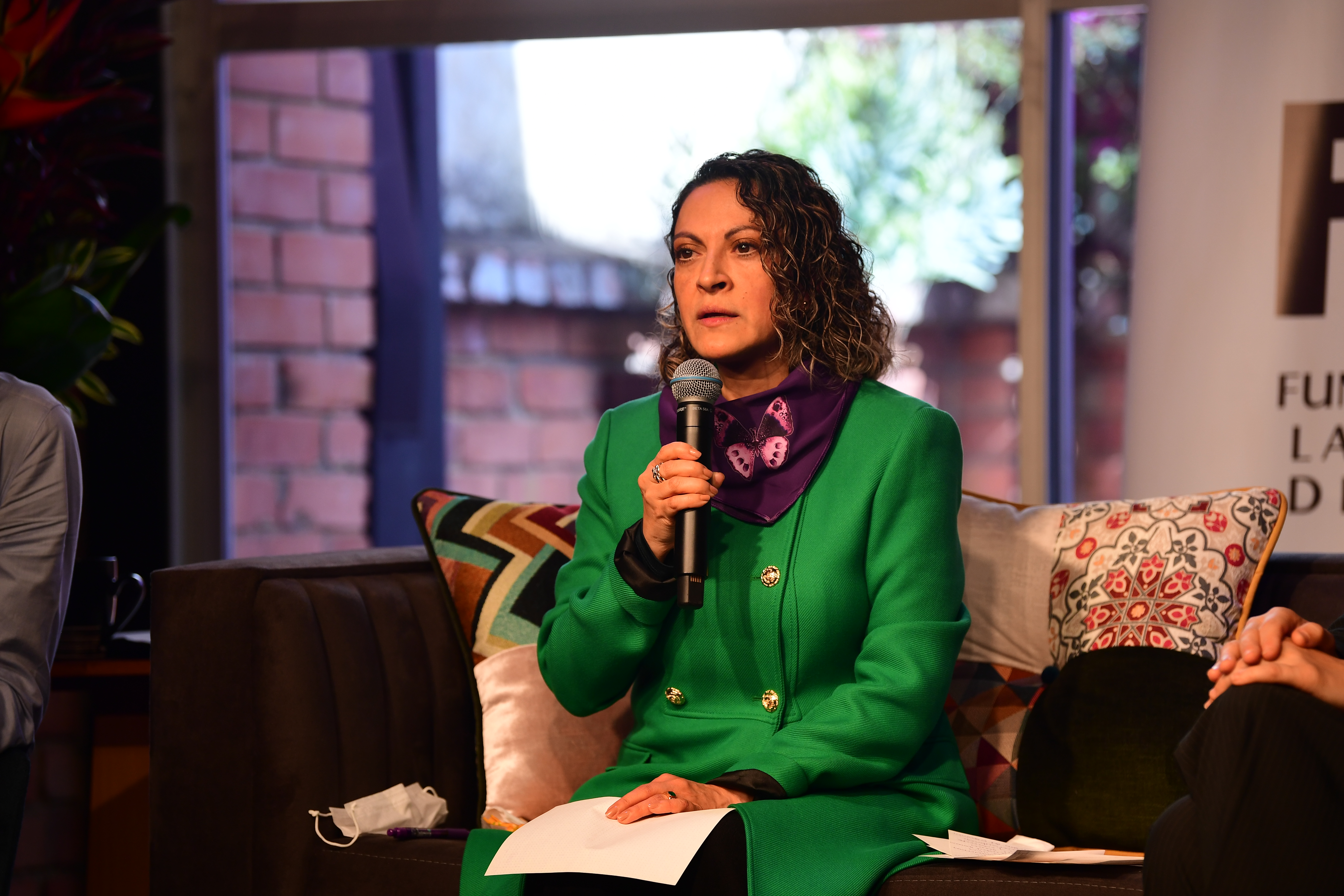En la cárcel La Modelo, Minjusticia entrega mural de reparación a Jineth Bedoya