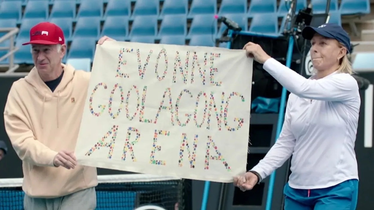 John McEnroe y Martina Navratilova en la Margaret Court Arena en 2020.