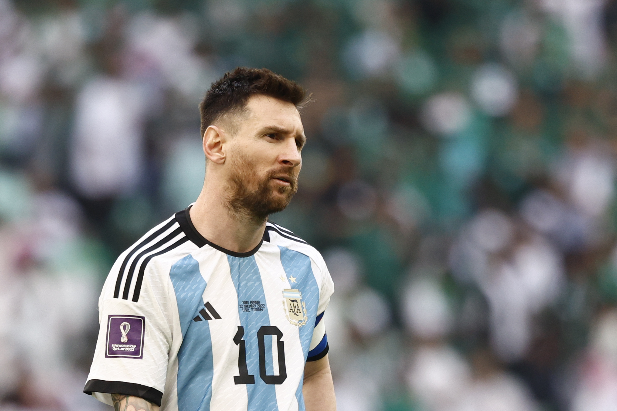GR2008. LUSAIL (CATAR), 22/11/2022.- Lionel Messi de Argentina reacciona hoy, en un partido de la fase de grupos del Mundial de Fútbol Qatar 2022 entre Argentina y Arabia Saudita en el estadio de Lusail  (Catar). EFE . EFE/ Rodrigo Jiménez