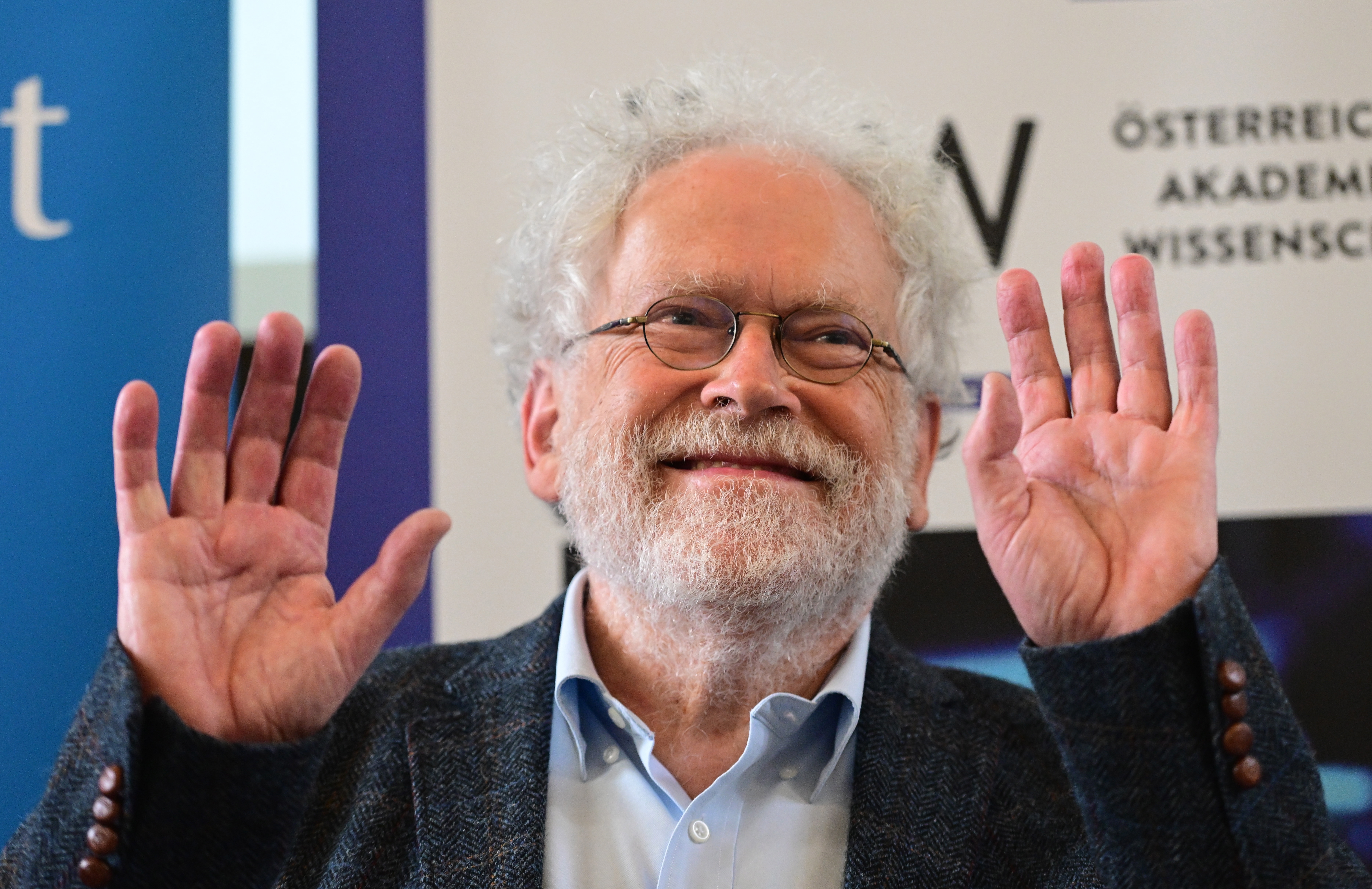 Vienna (Austria), 04/10/2022.- Anton Zeilinger gives a press conference at the Faculty of Physics in Vienna, Austria, 04 October 2022 after being awarded the 2022 Nobel Prize in Physics. The 2022 Nobel Prize in Physics was awarded to Zeilinger along with Alain Aspect from France and John F. Clauser of the US for their 'groundbreaking experiments using entangled quantum states, where two particles behave like a single unit even when they are separated. Their results have cleared the way for new technology based upon quantum information', the Royal Swedish Academy of Sciences in Stockholm announced on 04 October 2022. (Francia, Estocolmo, Viena) EFE/EPA/CHRISTIAN BRUNA