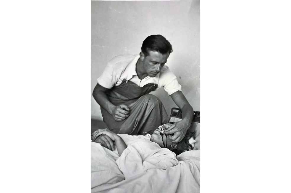 Revelan foto de Gerda Taro, fotoperiodista de guerra, en su lecho de muerte