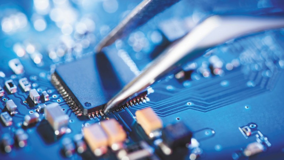 Estados Unidos anuncia nuevas restricciones a exportación de chips de IA