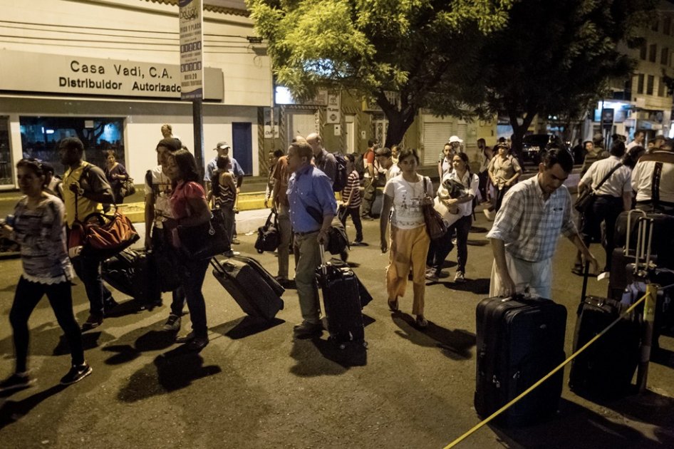 Cerca de 200 colombianos huyen de Venezuela tras ampliación de cierre de la frontera