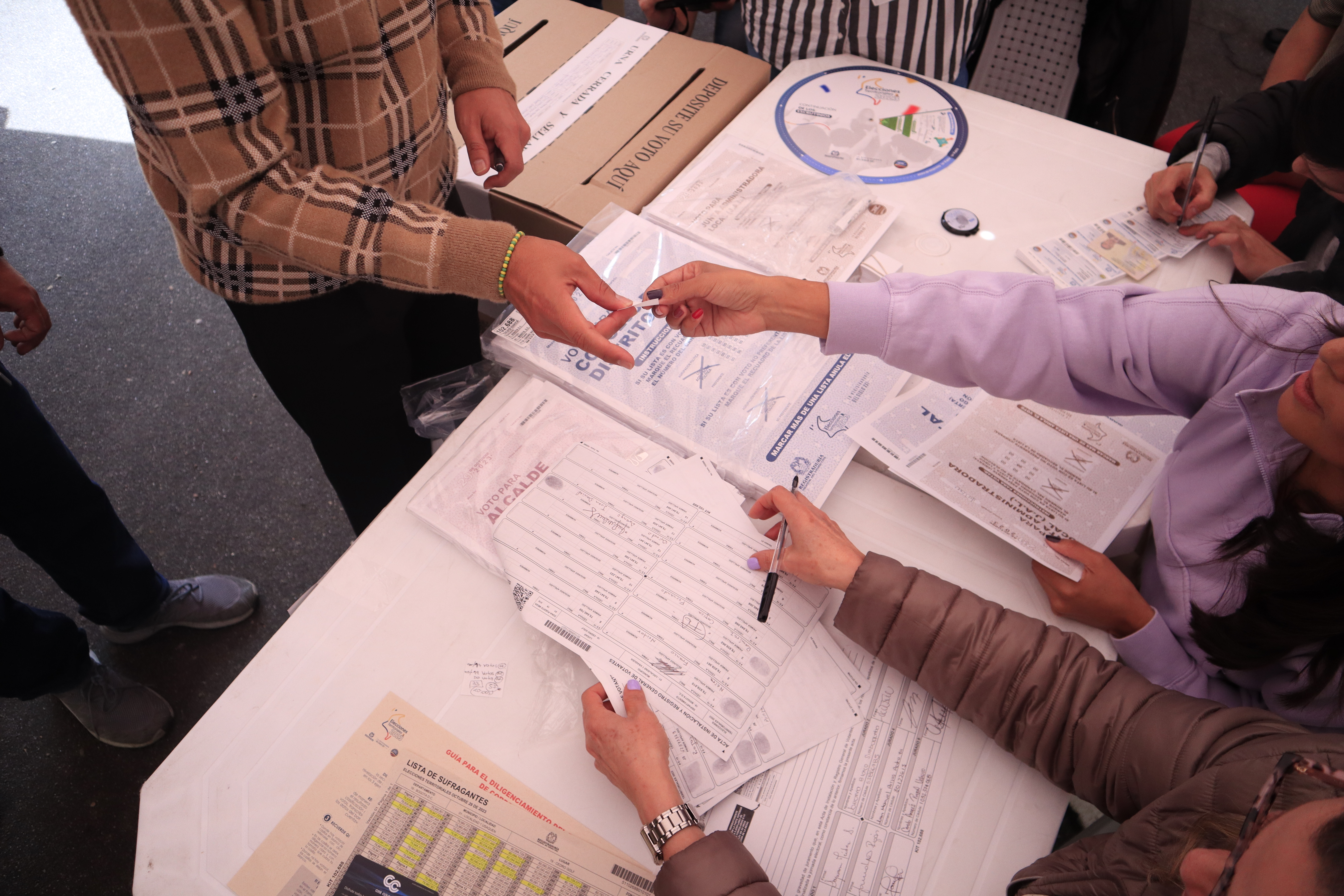 La brecha de la financiación de campañas entre mujeres y hombres llegaría al 130 %