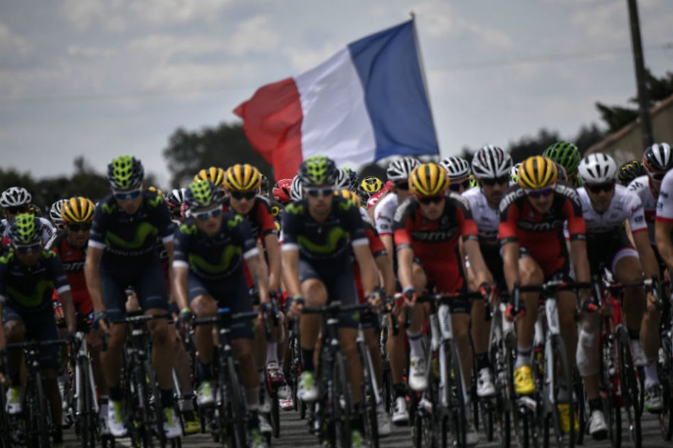 El pelotón del Tour durante la etapa 12 del Tour de Francia. Foto: AFP