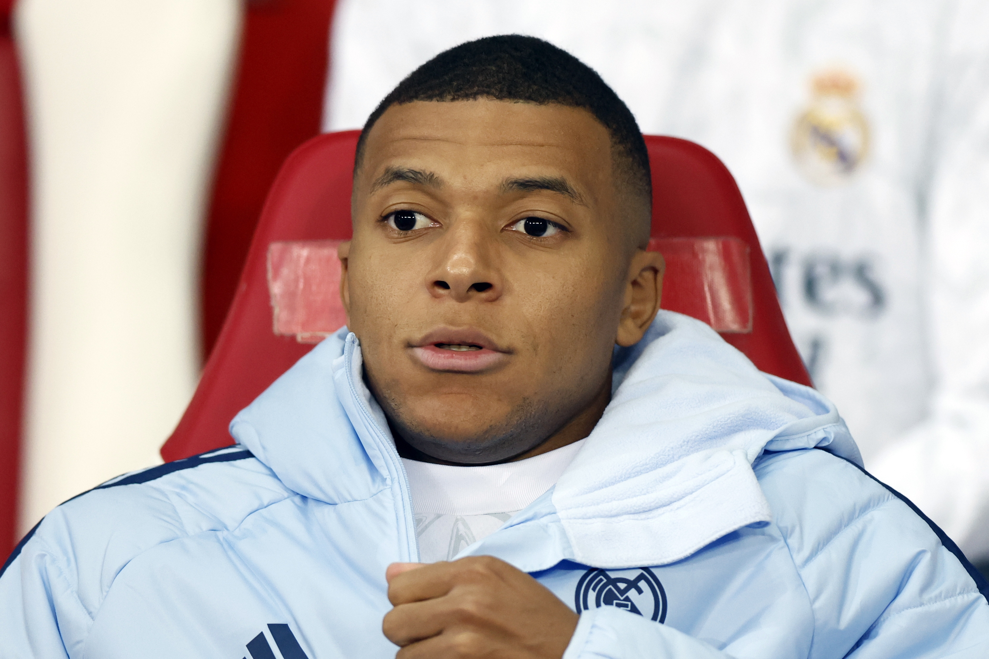 Lille (France), 02/10/2024.- Kylian Mbappe of Real Madrid sits on the bench before the UEFA Champions League match between Lille and Real Madrid in Lille, France, 02 October 2024. (Liga de Campeones, Francia) EFE/EPA/MOHAMMED BADRA