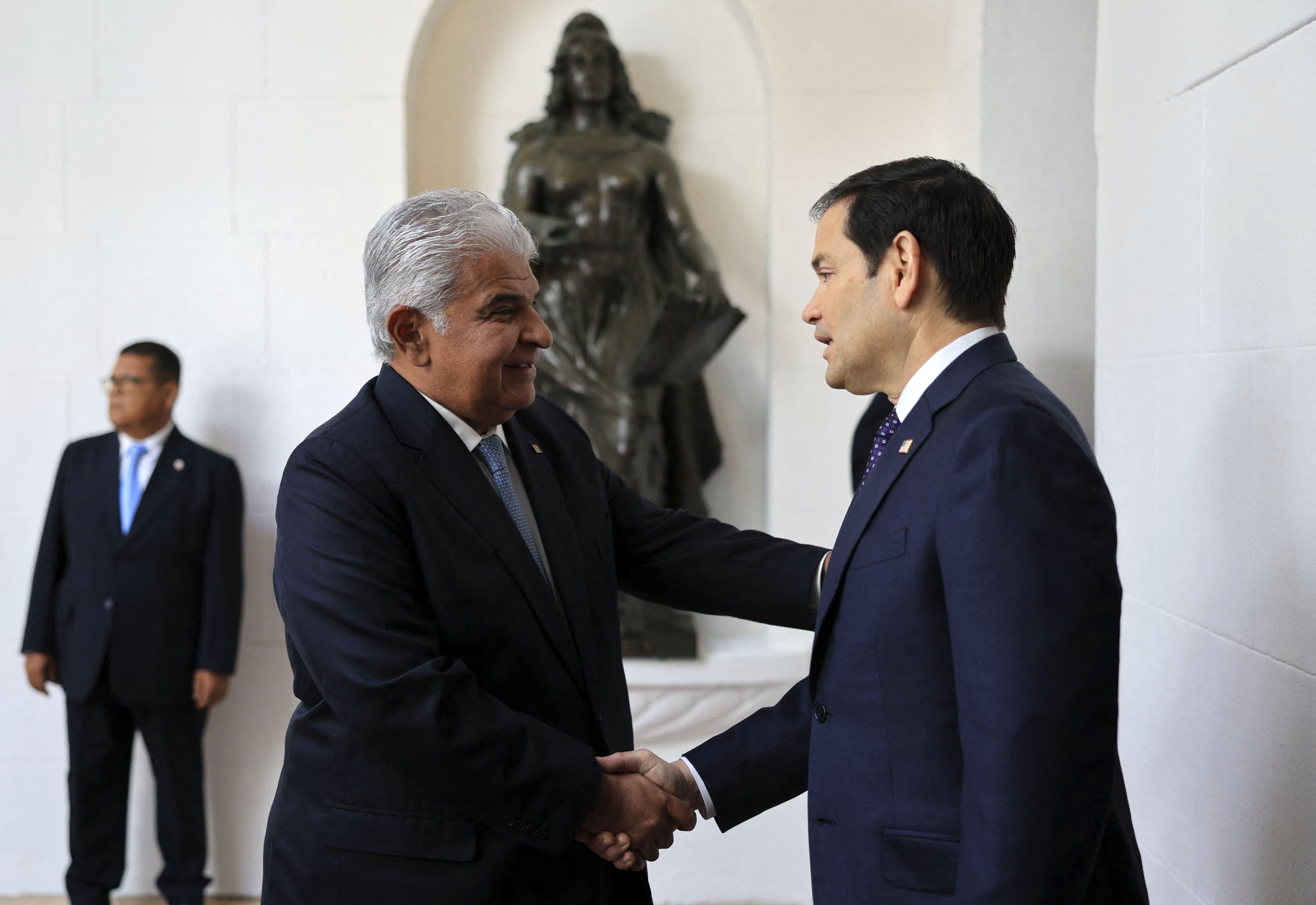 Marco Rubio discute con el presidente de Panamá el reclamo de Trump sobre el canal