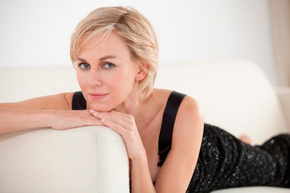 Naomi Watts encarna a la princesa Diana de Gales.