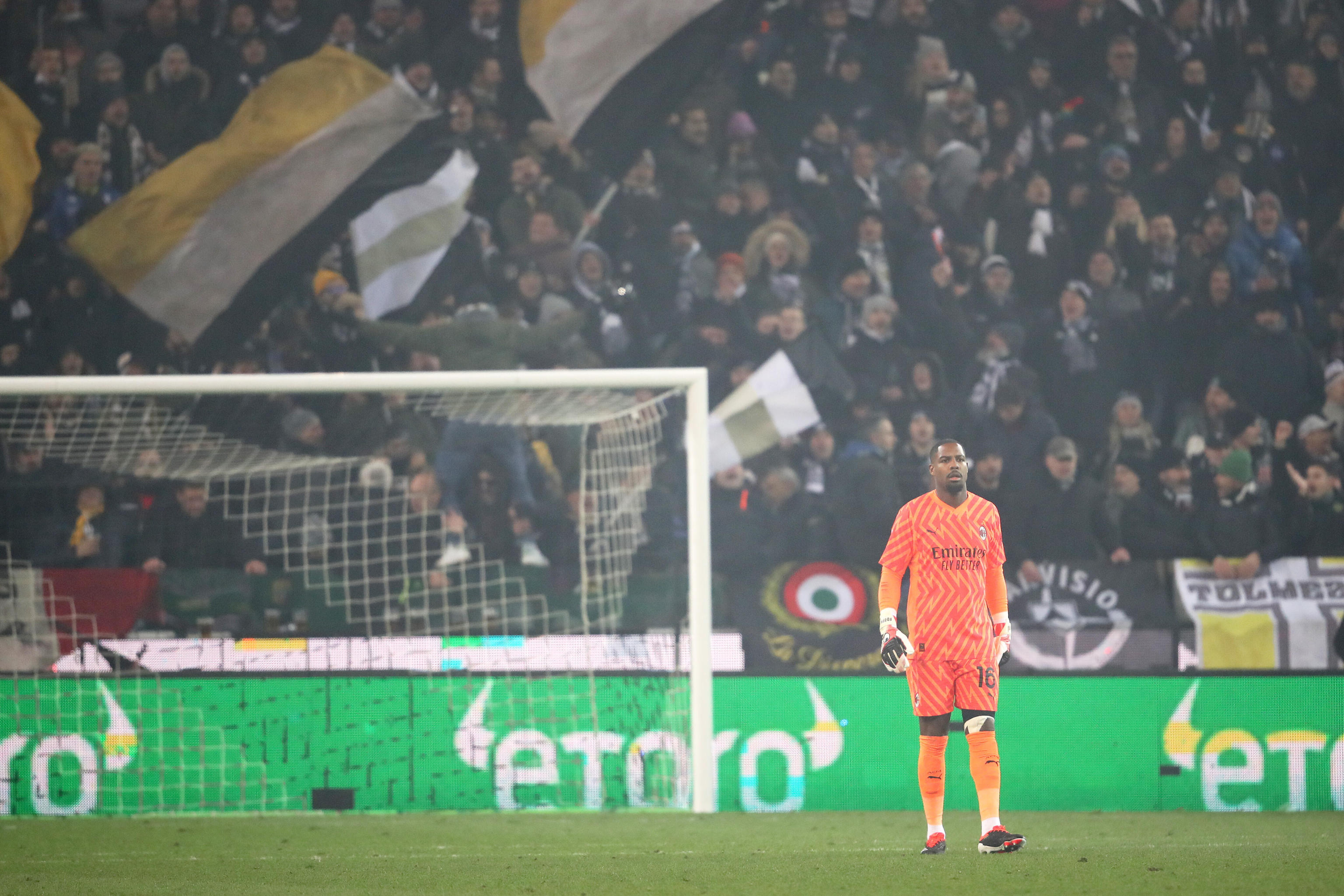 El racismo empañó la remontada agónica del Milan frente al Udinese en Italia