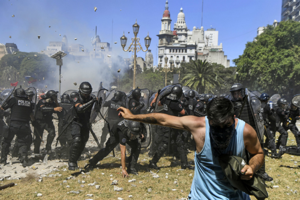 En imágenes: fuertes protestas en Argentina por reforma de pensiones