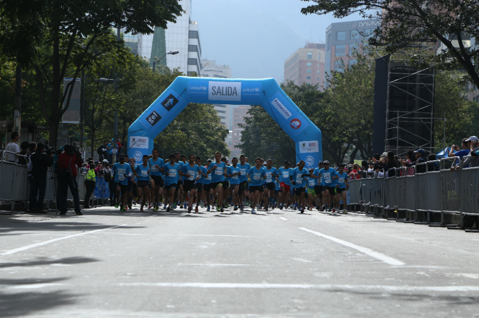 La ola azul de Unicef 10K se tomó las calles de Bogotá