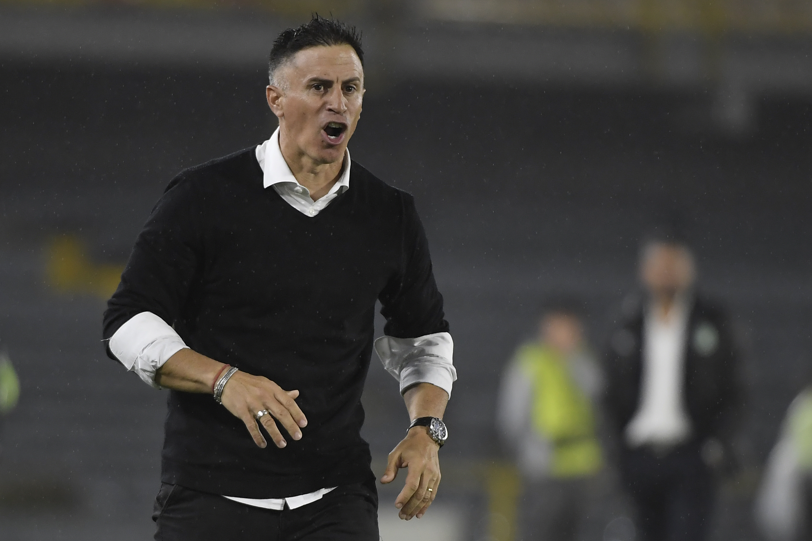 Director técnico de Santa Fe, en el partido ante Atlético Nacional por la cuarta fecha de la Liga Betplay 2025-I.
