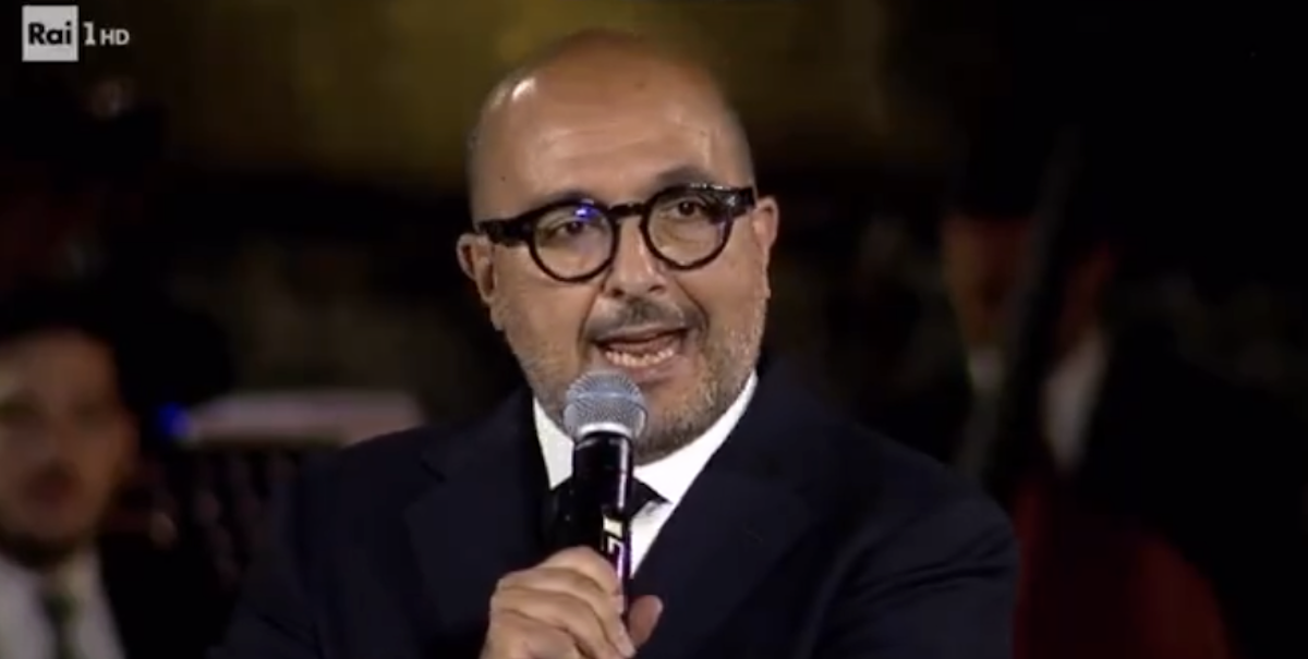 Ministro de cultura italiano acusado de censura tras cambiar silbidos por aplausos
