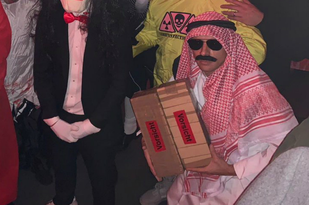 Rafinha, jugador del Bayern Múnich, se disculpó por su polémico disfraz en Halloween