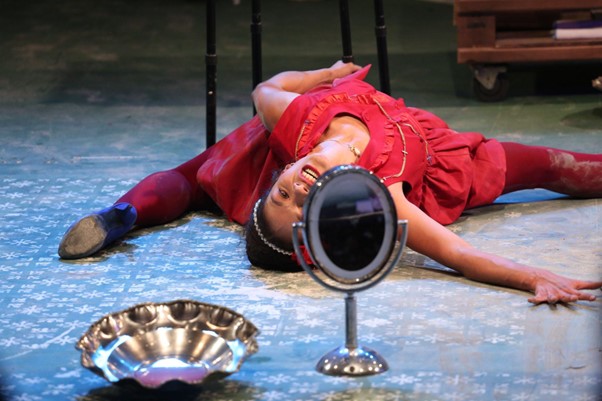 El zumbido del teatro: la violencia, los oídos y la banda del Petra