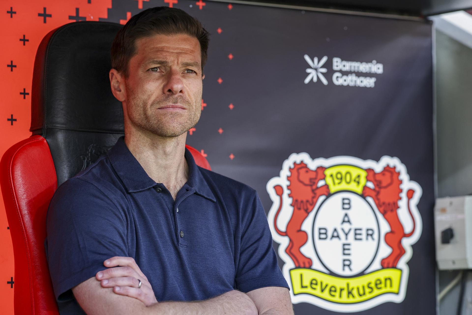 LEVERKUSEN (Germany), 11/05/2025.- Head coach Xabi Alonso of Leverkusen reacts ahead the German Bundesliga soccer match between Bayer 04 Leverkusen and Borussia Dortmund in Leverkusen, Germany, 11 May 2025. (Alemania) EFE/EPA/CHRISTOPHER NEUNDORF CONDITIONS - ATTENTION: The DFL regulations prohibit any use of photographs as image sequences and/or quasi-video.