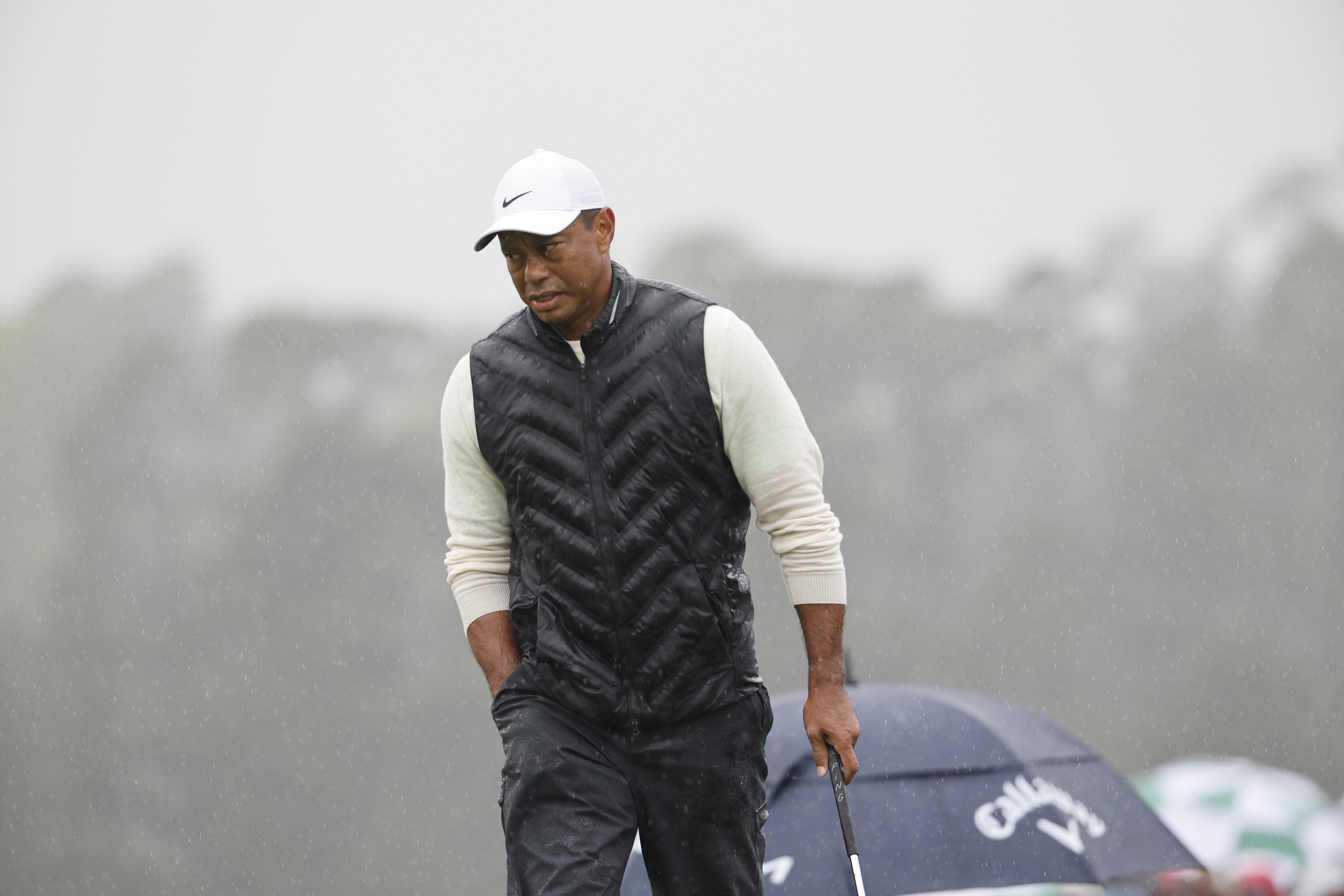 Tiger Woods abandonó el Masters de Augusta por una lesión