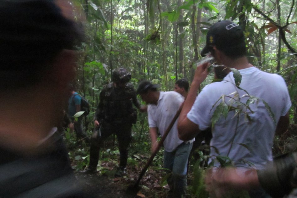 Hallan cuerpos de tres niños indígenas Awá en fosa de las Farc