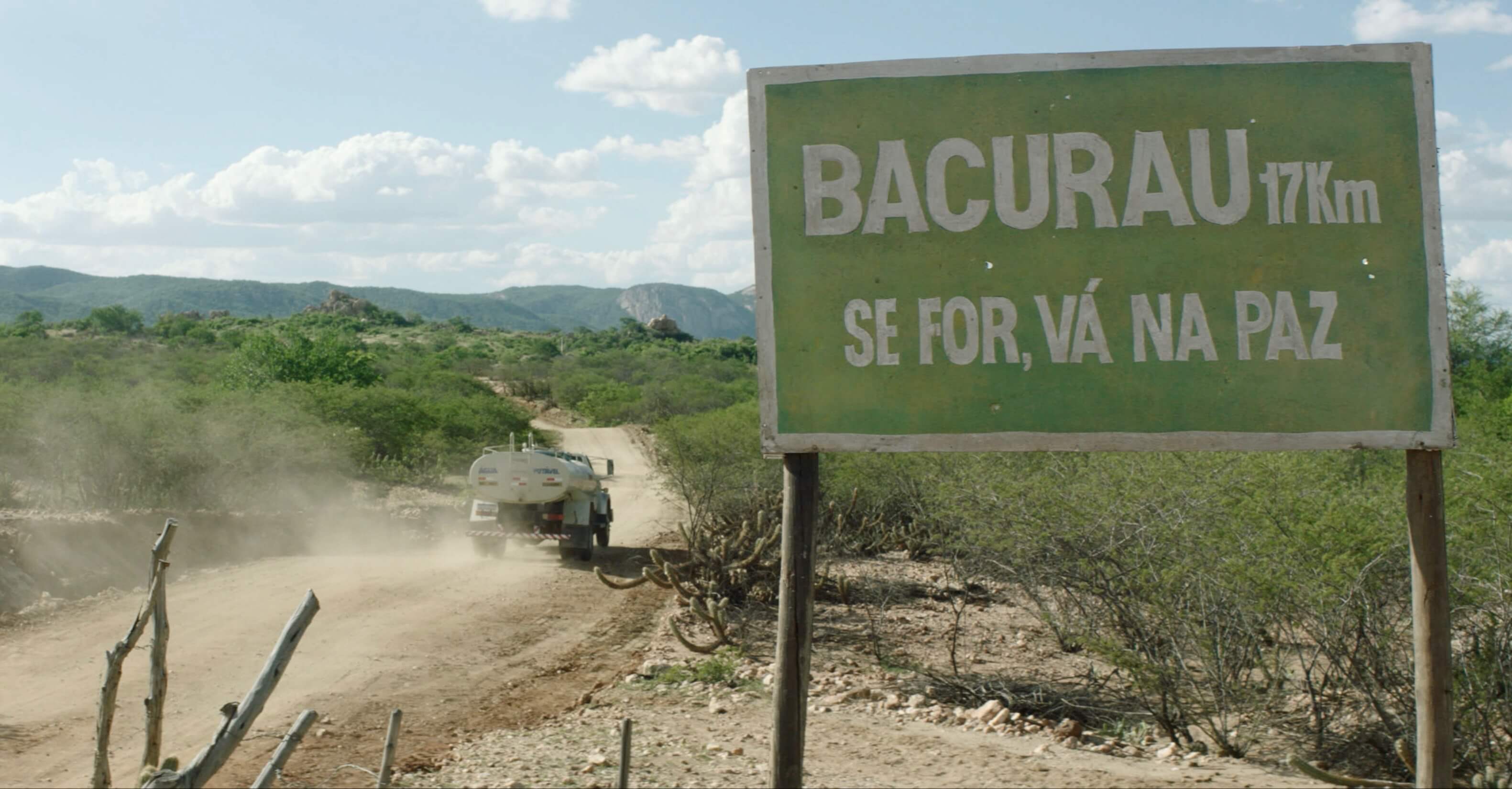 “En Brasil se ve a los artistas como enemigos y a los intelectuales como seres despreciables”