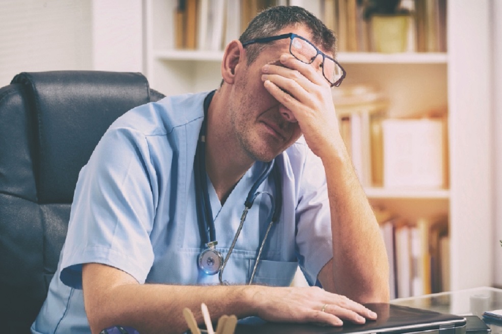 Alerta por falsos médicos en Argentina