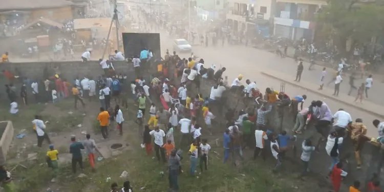 Luto en el fútbol: Al menos 56 muertos en un partido en Guinea-Conakri