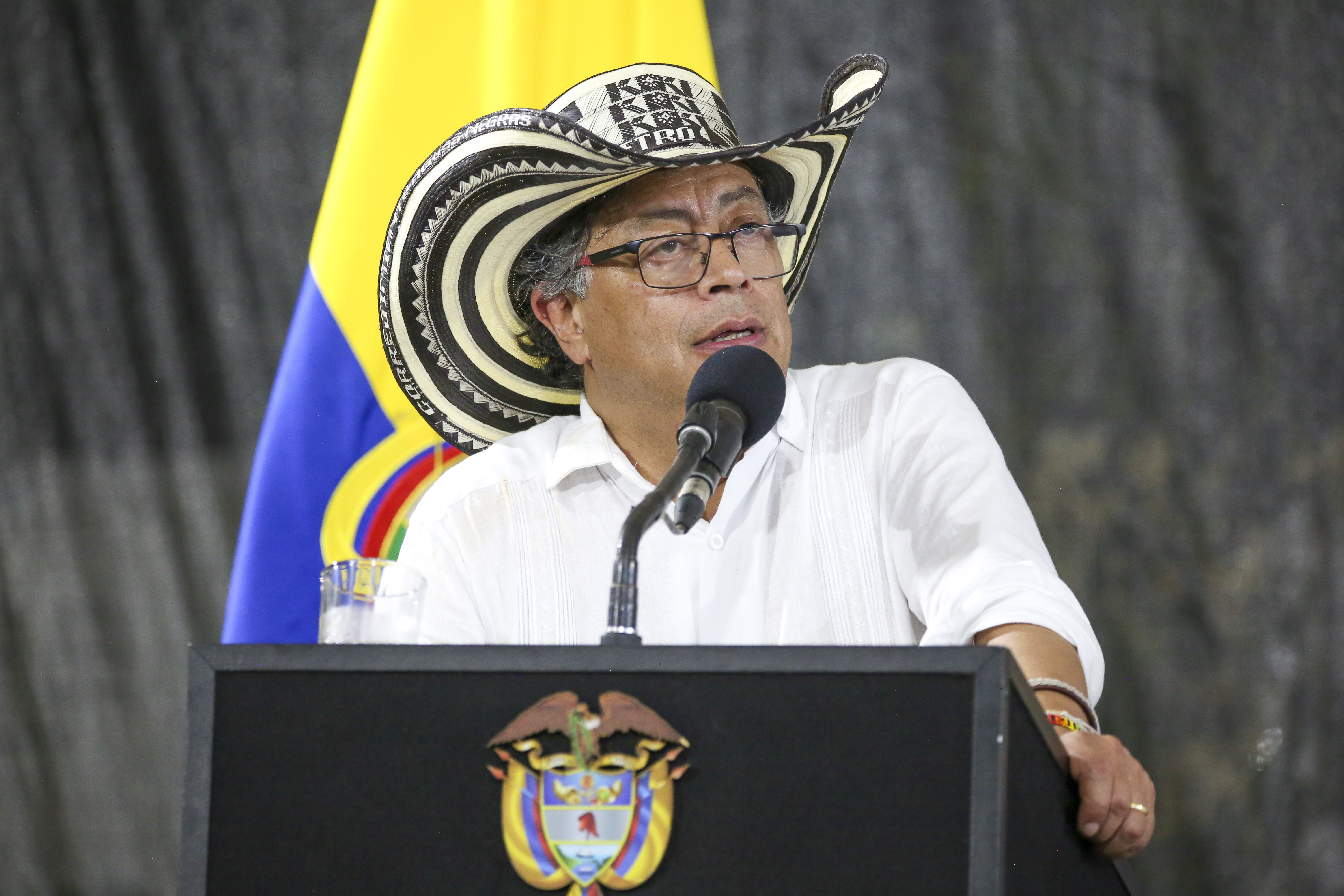 Presidente dejó plantados a alcaldes y empresarios en discusión de tarifas de energía