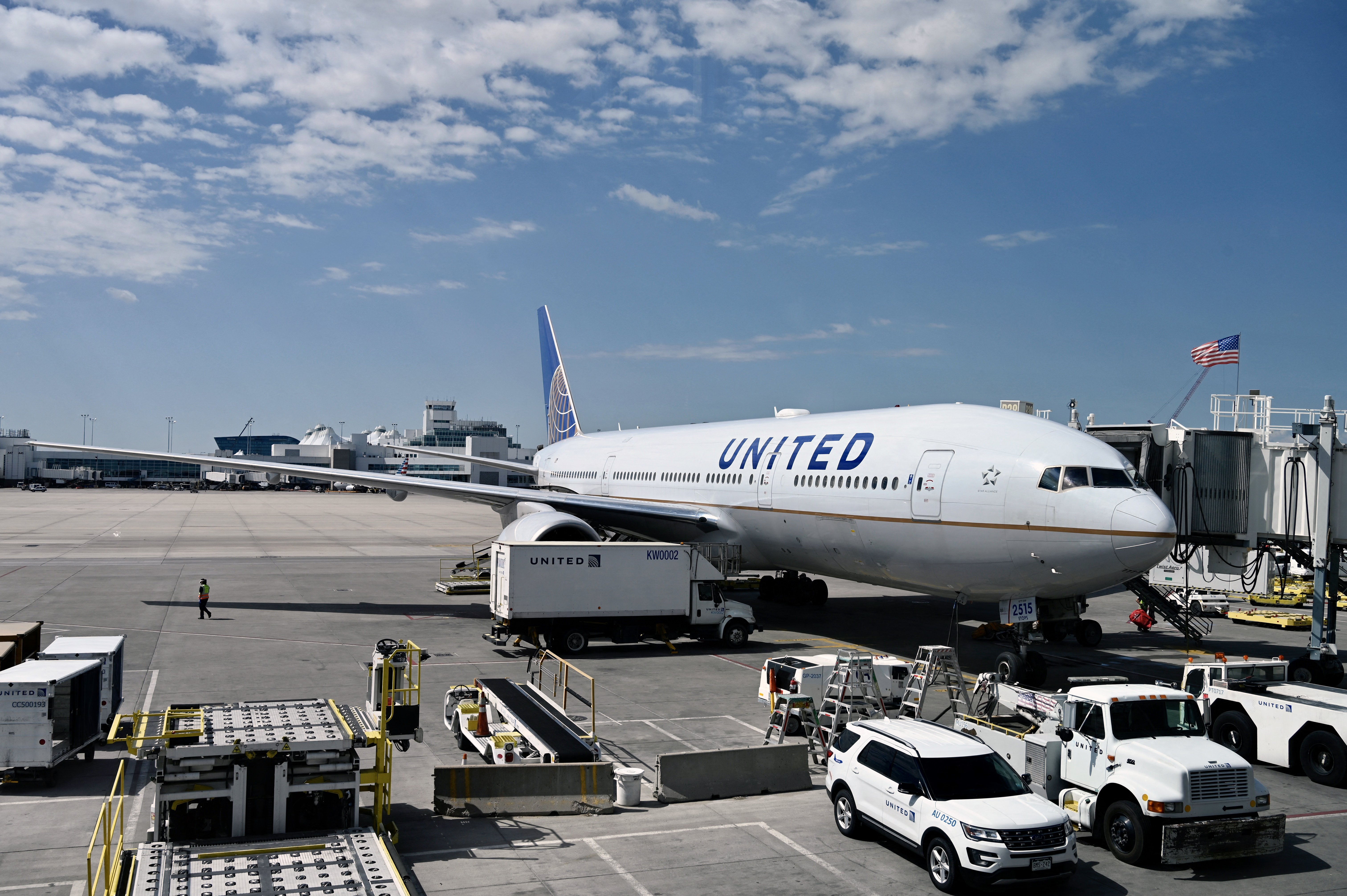 Boeing 777-200: la problemática historia del avión que se incendió en pleno vuelo en Colorado