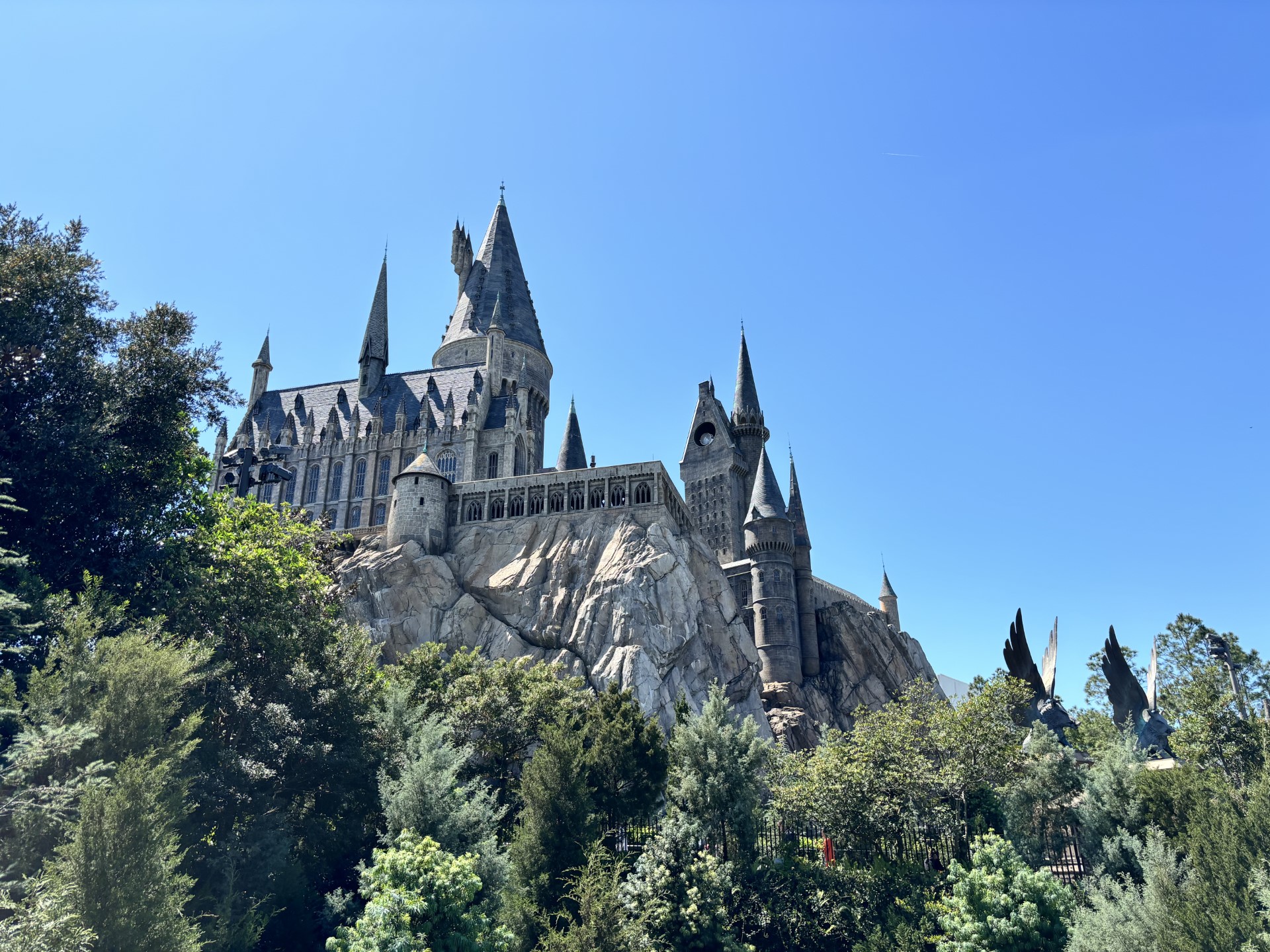 En Islands of Adventure, uno de los tres parques de Universal Orlando Resort, se puede visitar el castillo de Hogwarts.
