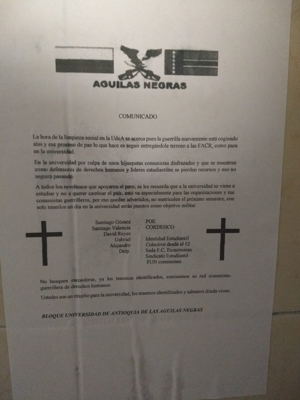 Las Águilas Negras amenazan a los estudiantes con una "limpieza social".Cortesía“A todos los revoltosos que apoyaron el paro se les recuerda que a la universidad se viene a estudiar y no a querer cambiar el país”, continúa el documento en el que, además, les piden a los estudiantes que no renueven matrícula o, de lo contrario, serán considerados como “objetivo militar”.