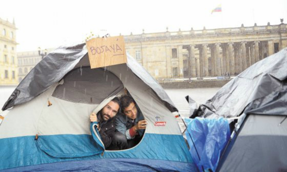 Los $300 mil que enviaron las víctimas de Bojayá al campamento en la Plaza de Bolívar
