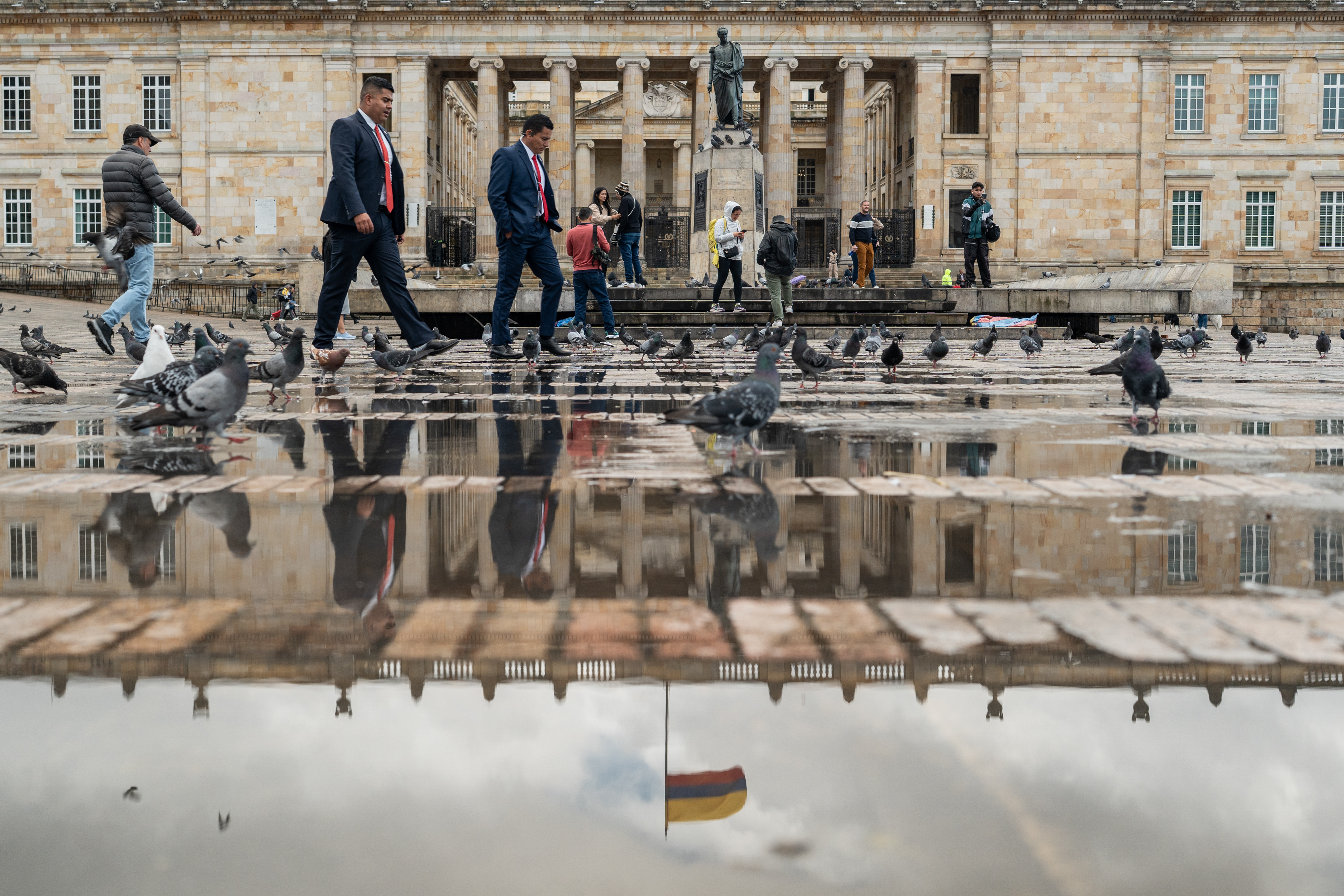 Los bonos colombianos se disparan mientras los bancos se lanzan a comprar deuda