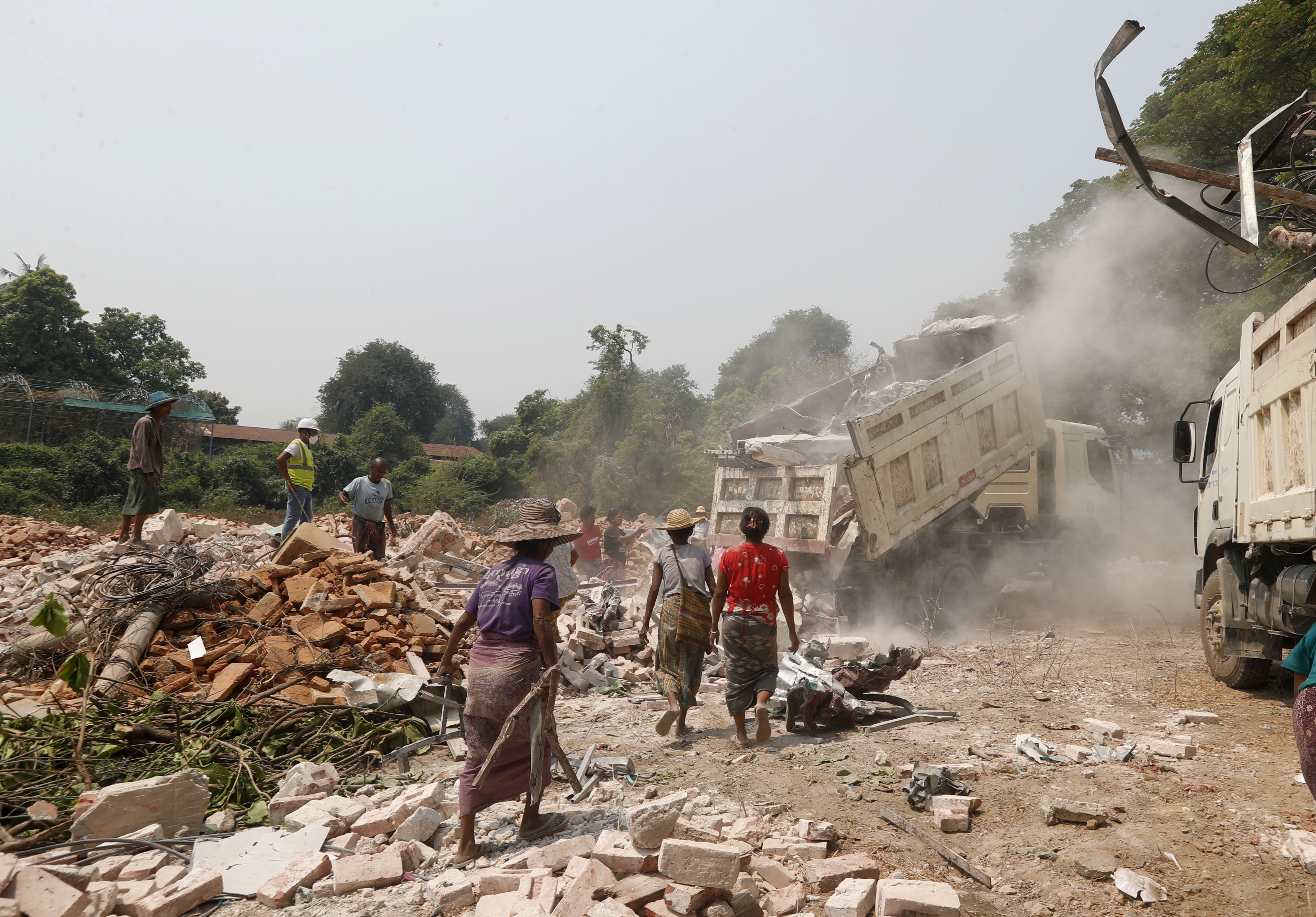 Dos hombres fueron rescatados con vida en Birmania 5 días después del terremoto