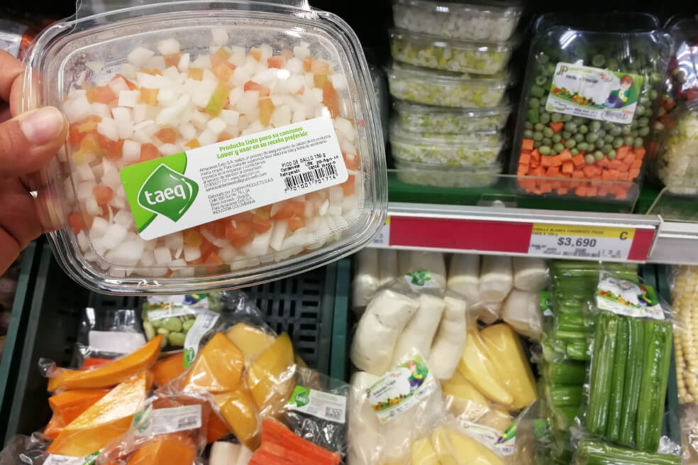 Supermercados inundados en plástico