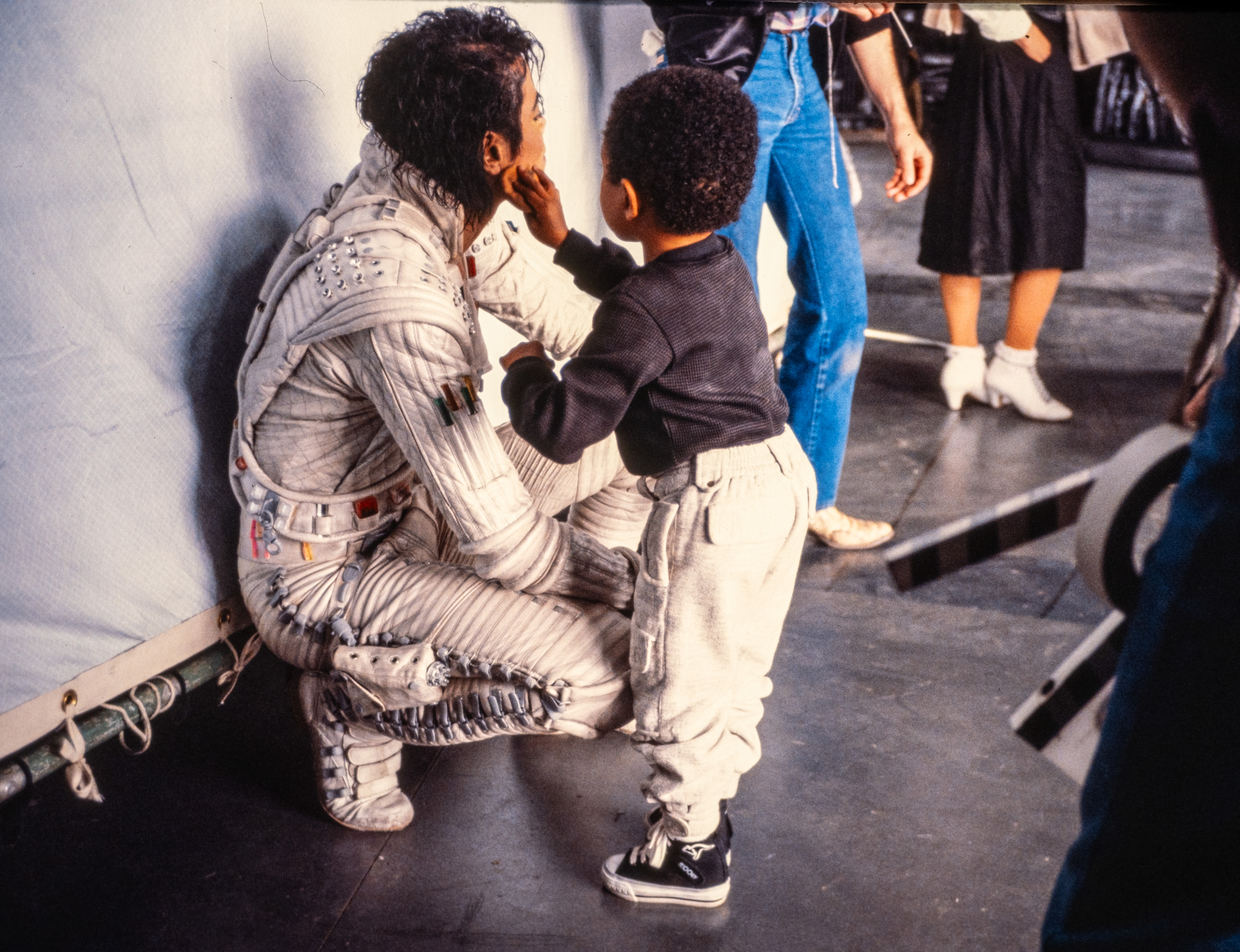 Michael Jackson con Emmanuel Lewis en el set de Captain EO, California, 1985