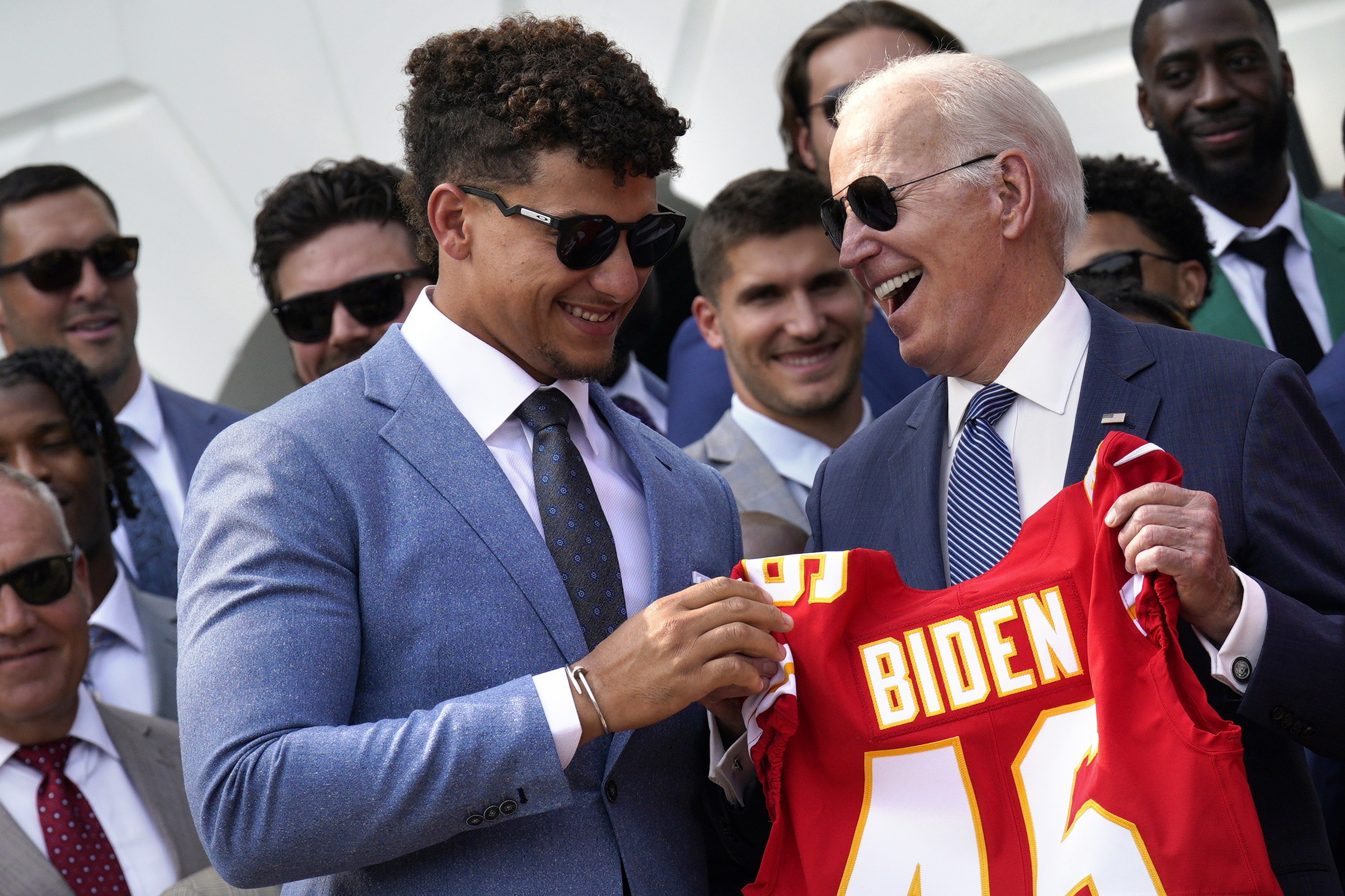 Patrick Mahomes firmó desorbitado contrato en la NFL: ¿cuánta plata ganará por año?