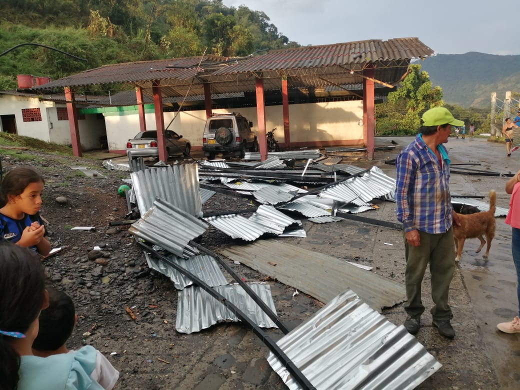 Vendaval dejó sin techo más de 50 viviendas en El Peñón, Cundinamarca