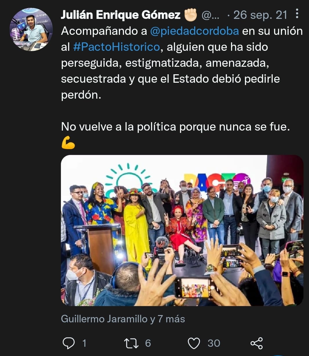 Julián Gómez en el acto público donde Piedad Córdoba adhirió al Pacto Histórico.