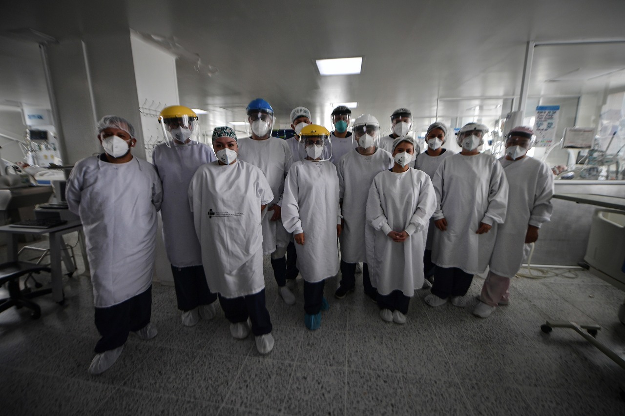 El equipo de la salud y de apoyo en la unidad 3 del Hospital El Tunal