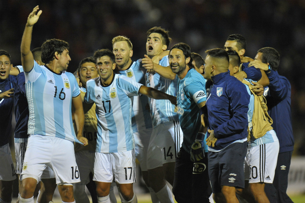 De película: Tucumán llegó tarde, jugó con otra camiseta y avanzó en la Libertadores