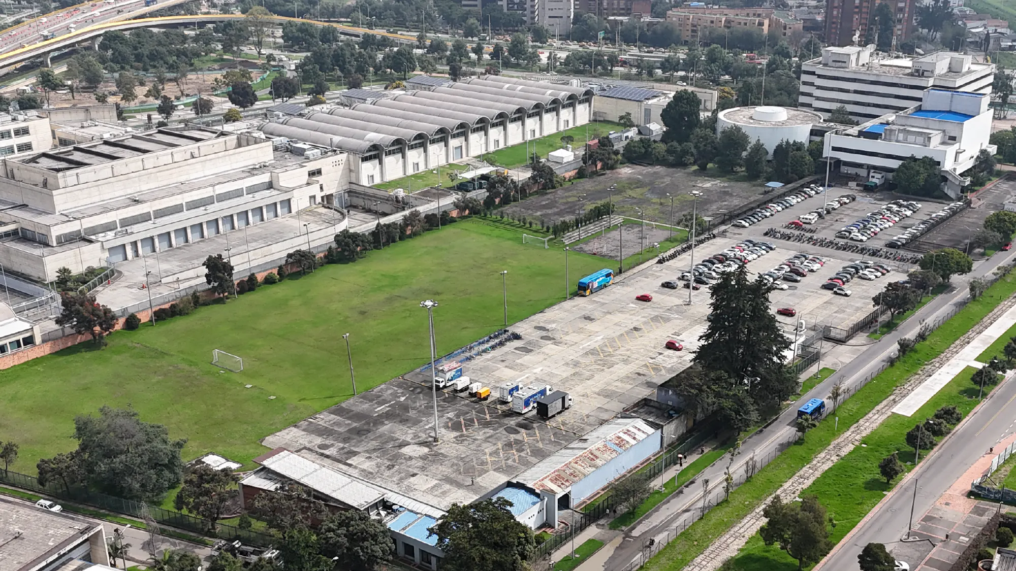 Grupo de Energía venderá dos predios de la calle 26: en uno está la Secretaría de Educación