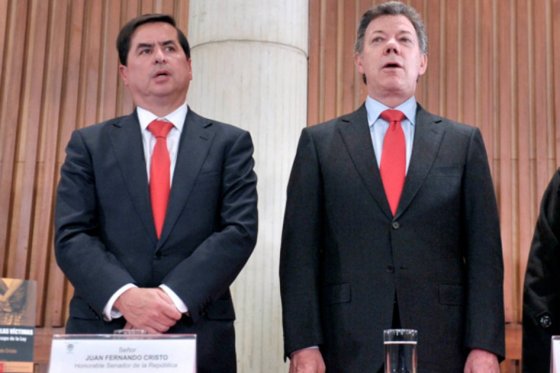 El presidente del Senado, Juan Fernando Cristo, junto al presidente de la República, Juan Manuel Santos.