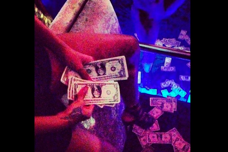 Rihanna gasta 8.000 dólares en strippers