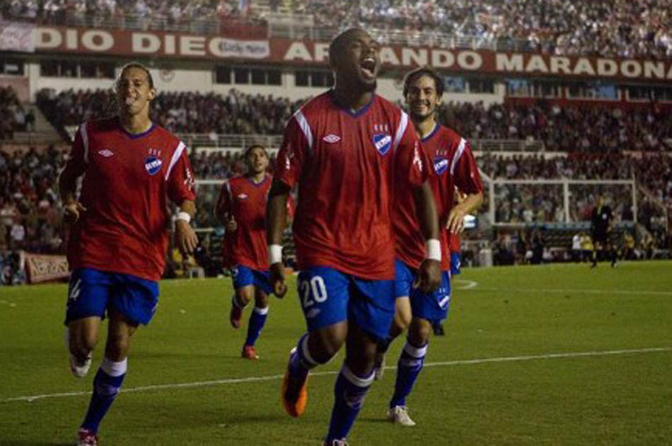 Barcelona y Nacional de Uruguay, en partido de trámite por la Libertadores