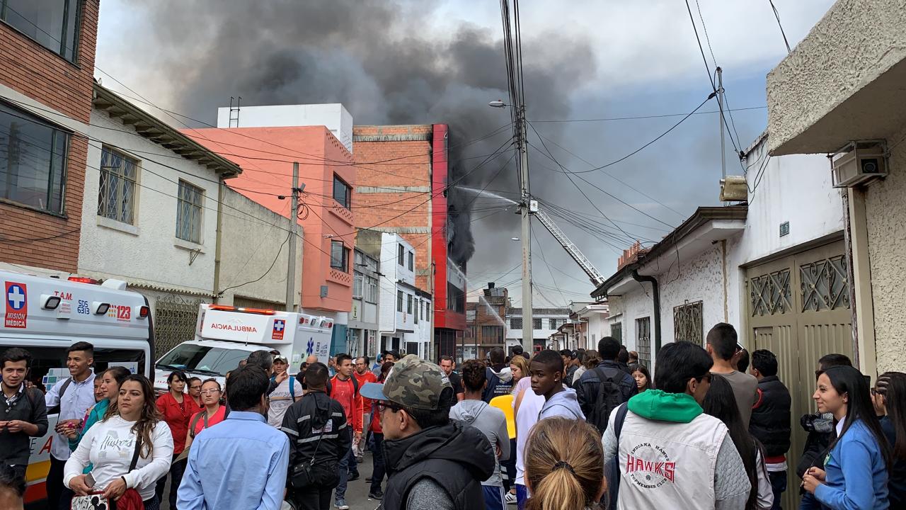 Bomberos atienden un incendio en inmueble del barrio Colombia