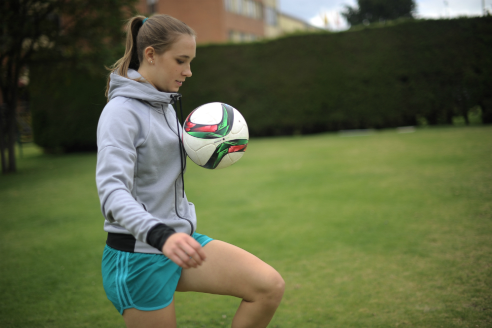 Nicole Regnier: “La gente no es consciente del poco respaldo que tienen las futbolistas”